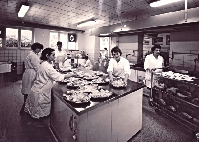 Ons restaurant floreerde op het devies: We maken zomaar wat en u betaalt er 'u ziet maar' voor.